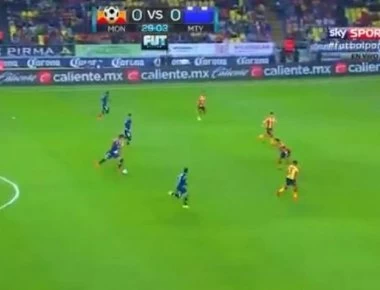 Γκολ από το... σπίτι του έβαλε ποδοσφαιριστής στο Μεξικό! (βίντεο)